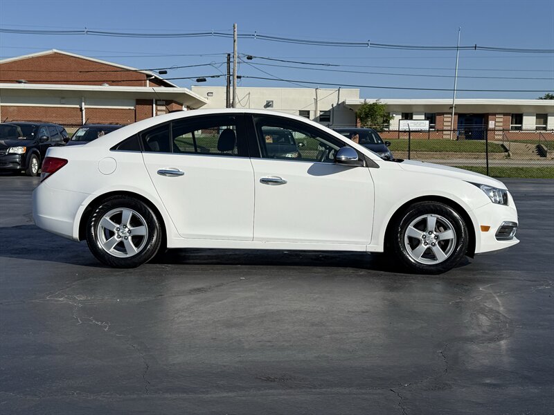 2015 Chevrolet Cruze 1LT Auto - Photo 5 - Cahokia, IL 62206