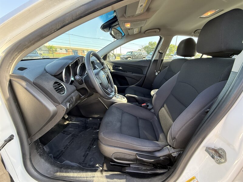 2015 Chevrolet Cruze 1LT Auto - Photo 9 - Cahokia, IL 62206
