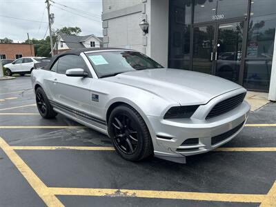 2014 Ford Mustang V6 - Photo 2 - Fairview Heights, IL 62208