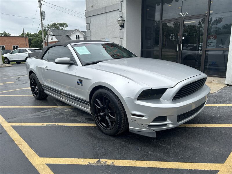 2014 Ford Mustang V6 - Photo 2 - Fairview Heights, IL 62208