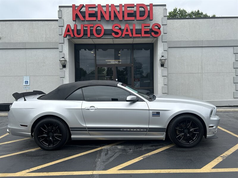 2014 Ford Mustang V6   - Photo 1 - Fairview Heights, IL 62208