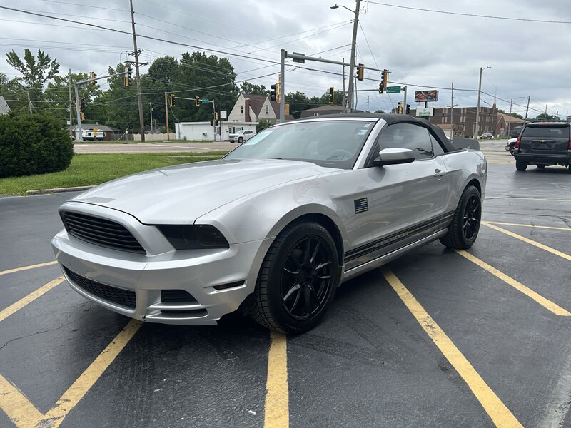 2014 Ford Mustang V6 - Photo 3 - Fairview Heights, IL 62208