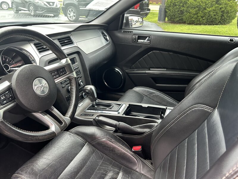 2014 Ford Mustang V6 - Photo 8 - Fairview Heights, IL 62208