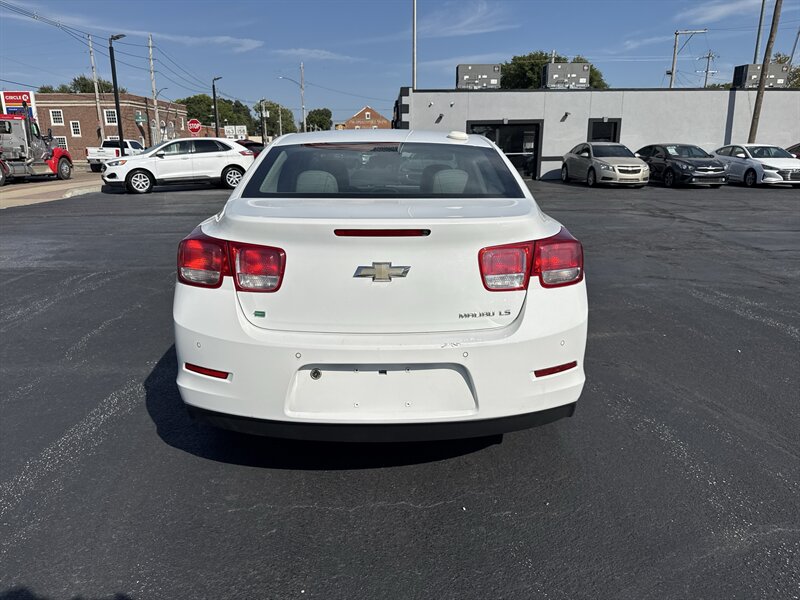 2015 Chevrolet Malibu LS Fleet - Photo 8 - Millstadt, IL 62260