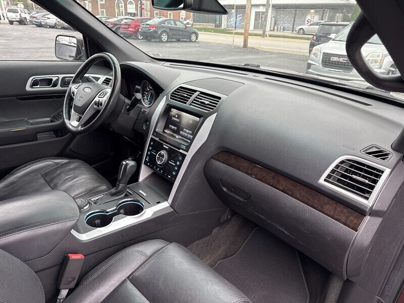 2015 Ford Explorer Limited - Photo 11 - Millstadt, IL 62260