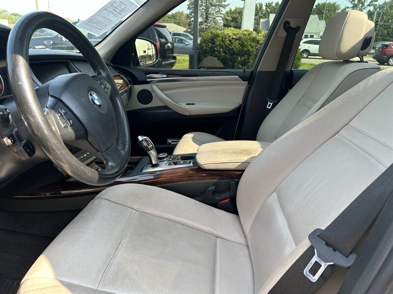 2012 BMW X5 xDrive35i - Photo 8 - Fairview Heights, IL 62208