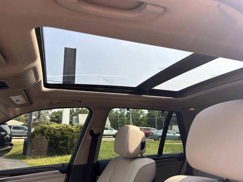 2012 BMW X5 xDrive35i - Photo 9 - Fairview Heights, IL 62208