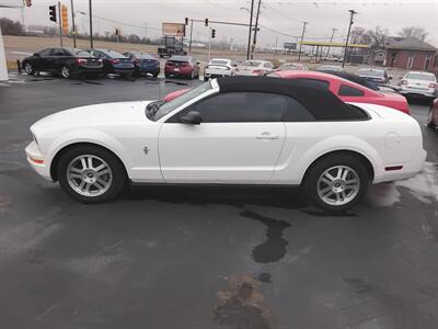 2005 Ford Mustang V6 Deluxe - Photo 3 - Cahokia, IL 62206