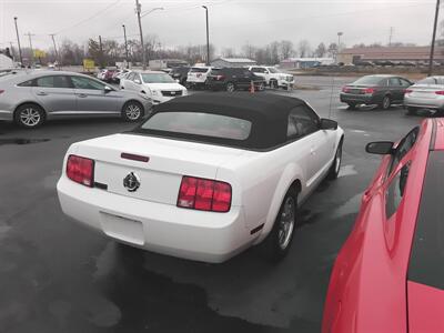 2005 Ford Mustang V6 Deluxe - Photo 4 - Cahokia, IL 62206