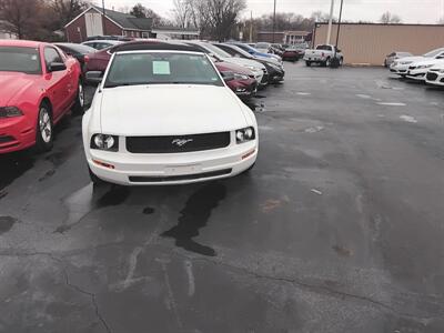 2005 Ford Mustang V6 Deluxe - Photo 2 - Cahokia, IL 62206