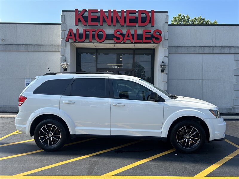 2017 Dodge Journey SE - Photo 1 - Fairview Heights, IL 62208
