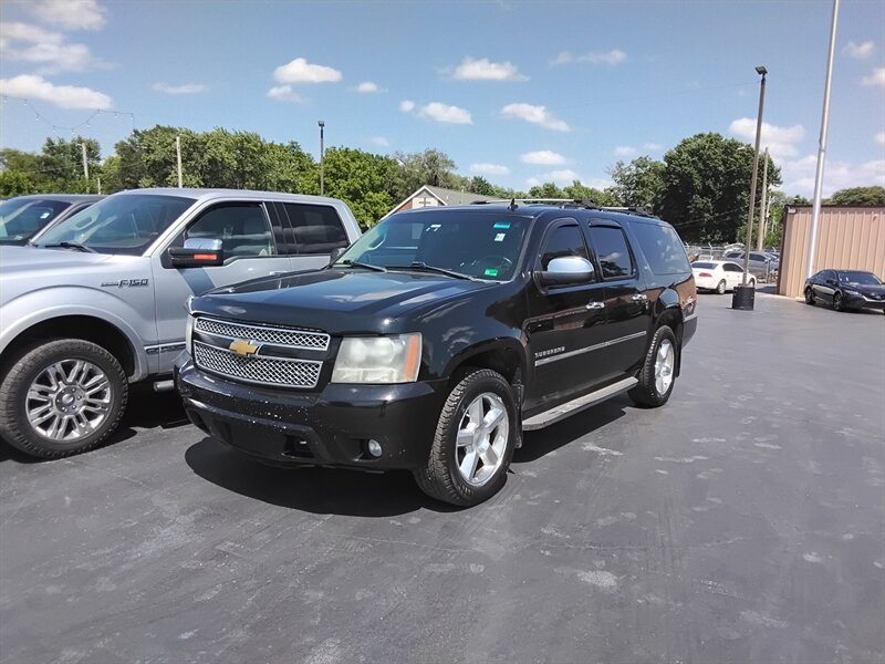2011 Chevrolet Suburban LTZ   - Photo 1 - Cahokia, IL 62206