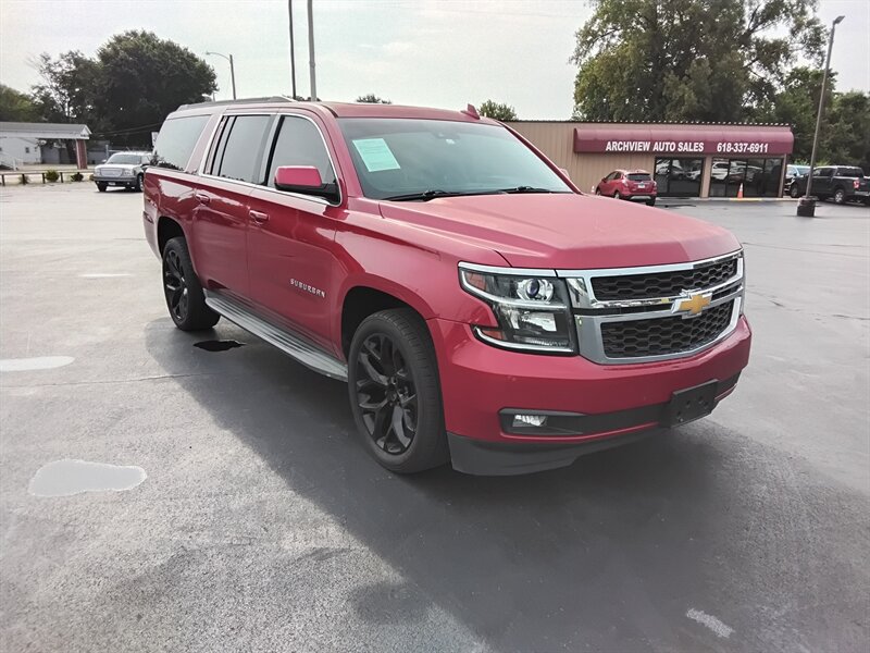2015 Chevrolet Suburban LT - Photo 4 - Cahokia, IL 62206