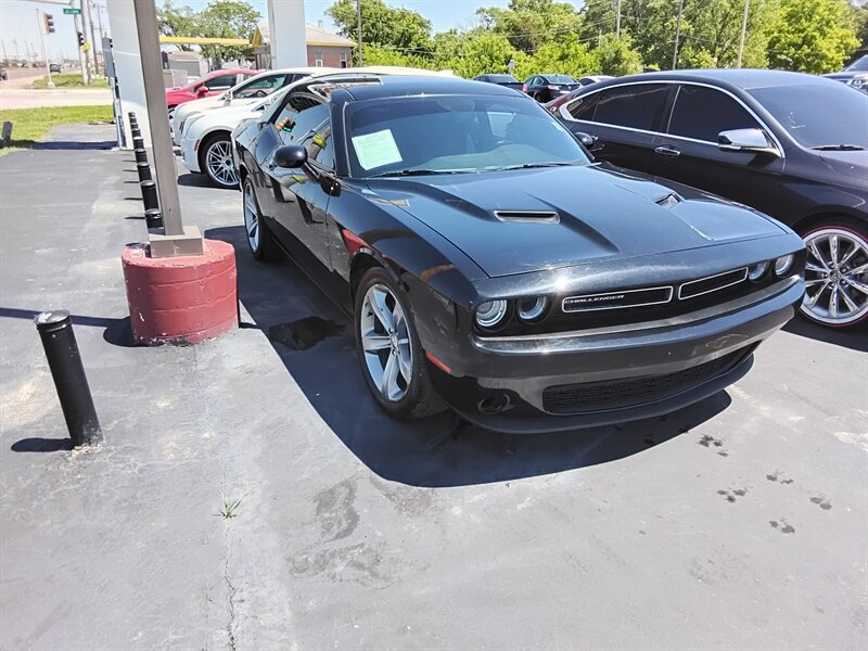 2016 Dodge Challenger SXT   - Photo 1 - Cahokia, IL 62206