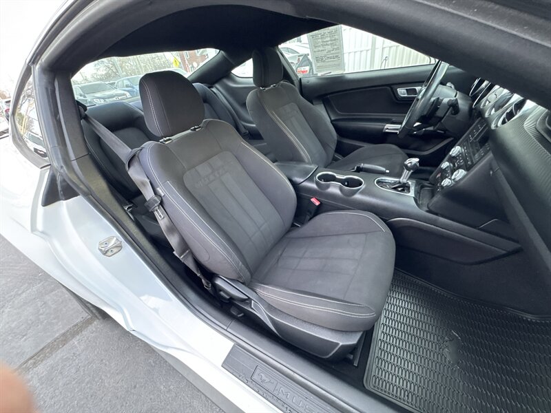 2018 Ford Mustang EcoBoost - Photo 16 - Millstadt, IL 62260