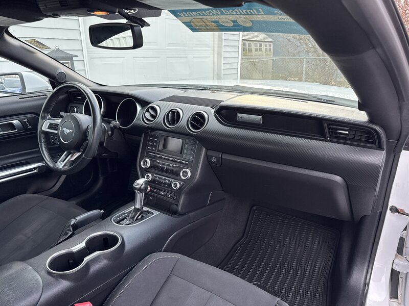 2018 Ford Mustang EcoBoost - Photo 12 - Millstadt, IL 62260