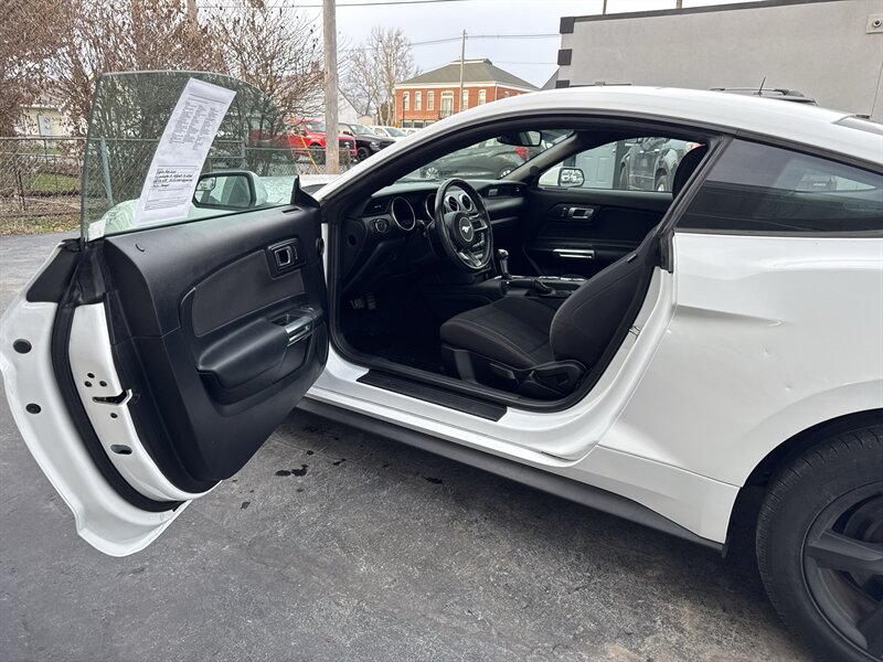 2018 Ford Mustang EcoBoost - Photo 9 - Millstadt, IL 62260