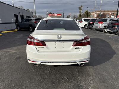 2016 Honda Accord Touring   - Photo 8 - Millstadt, IL 62260