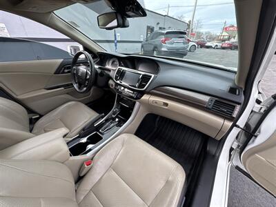2016 Honda Accord Touring   - Photo 11 - Millstadt, IL 62260