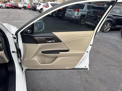 2016 Honda Accord Touring   - Photo 14 - Millstadt, IL 62260