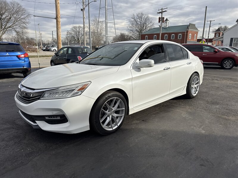 2016 Honda Accord Touring   - Photo 1 - Millstadt, IL 62260