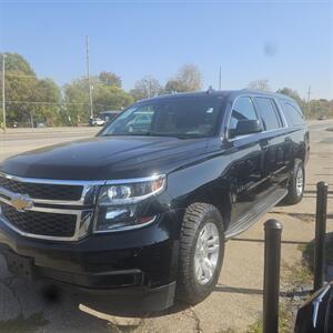 2015 Chevrolet Suburban LT   - Photo 2 - Belleville, IL 62223