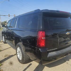 2015 Chevrolet Suburban LT   - Photo 3 - Belleville, IL 62223