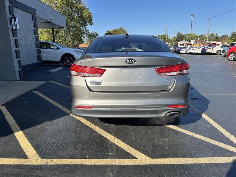 2016 Kia Optima EX - Photo 7 - Fairview Heights, IL 62208