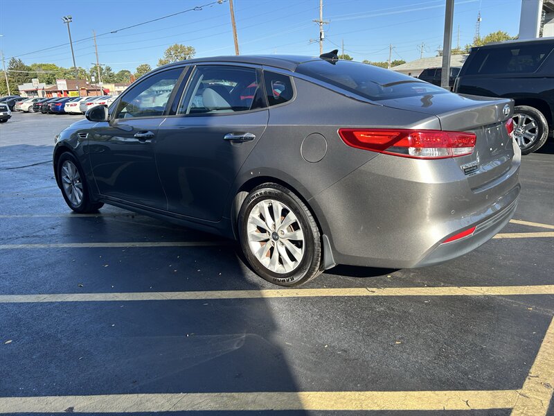 2016 Kia Optima EX - Photo 5 - Fairview Heights, IL 62208