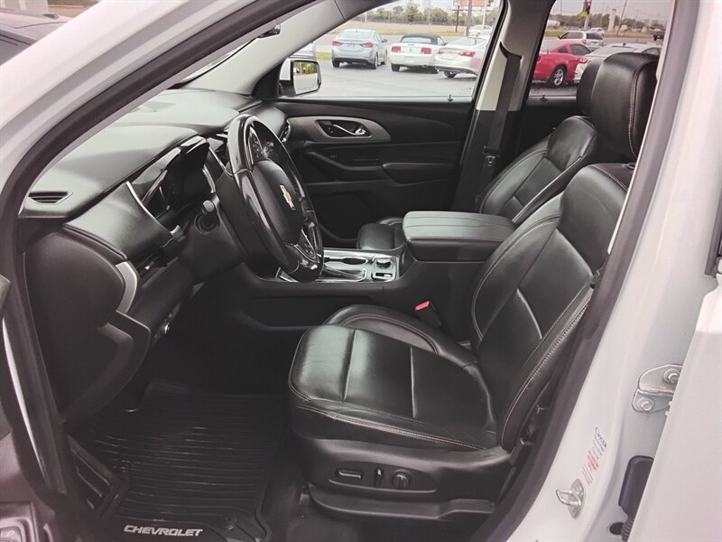 2019 Chevrolet Traverse LT Leather - Photo 8 - Cahokia, IL 62206