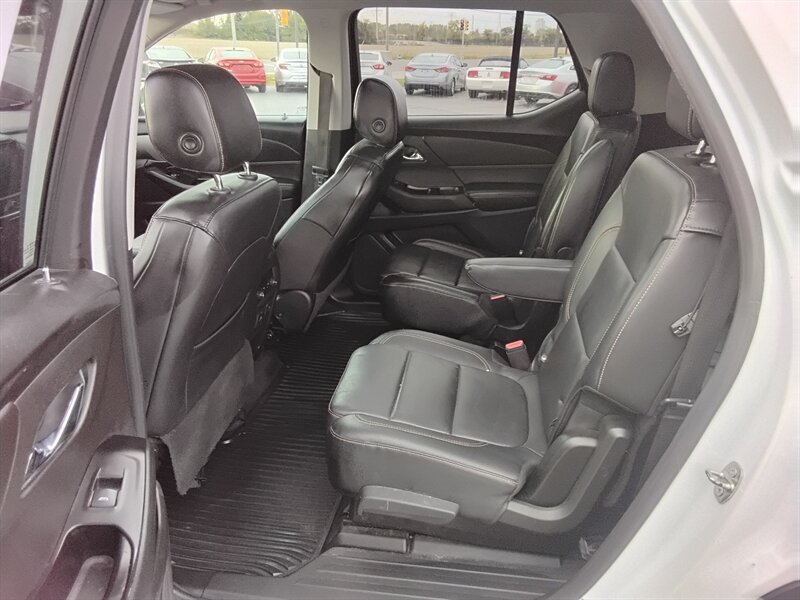 2019 Chevrolet Traverse LT Leather - Photo 5 - Cahokia, IL 62206