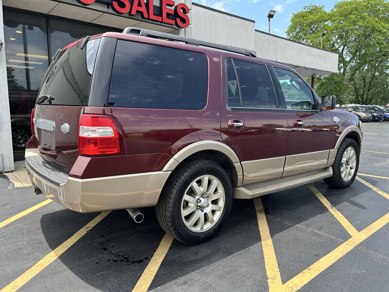 2012 Ford Expedition XLT - Photo 4 - Fairview Heights, IL 62208