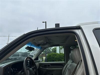 2002 Cadillac Escalade - Photo 9 - Fairview Heights, IL 62208