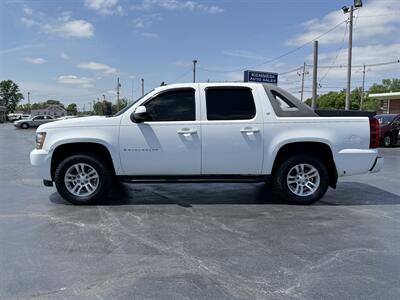 2009 Chevrolet Avalanche LT   - Photo 2 - Cahokia, IL 62206
