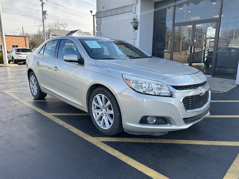 2015 Chevrolet Malibu LT - Photo 2 - Fairview Heights, IL 62208