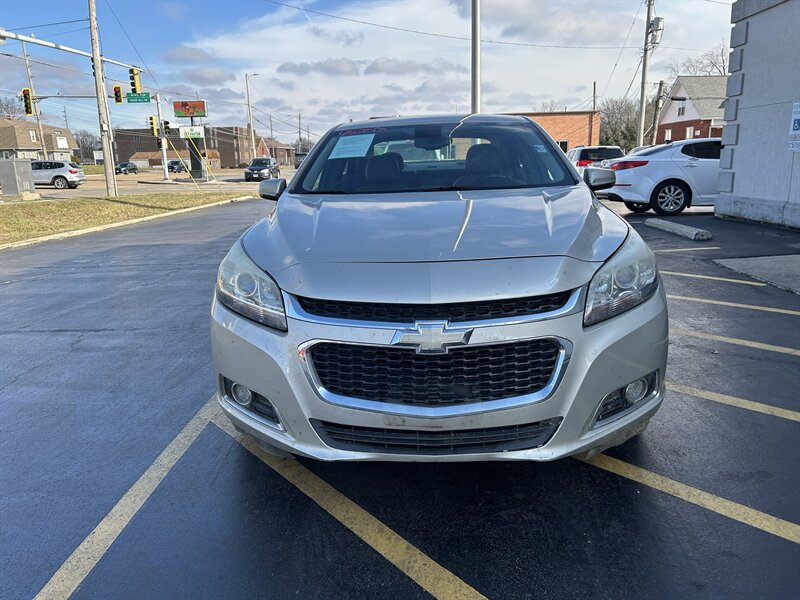 2015 Chevrolet Malibu LT - Photo 6 - Fairview Heights, IL 62208