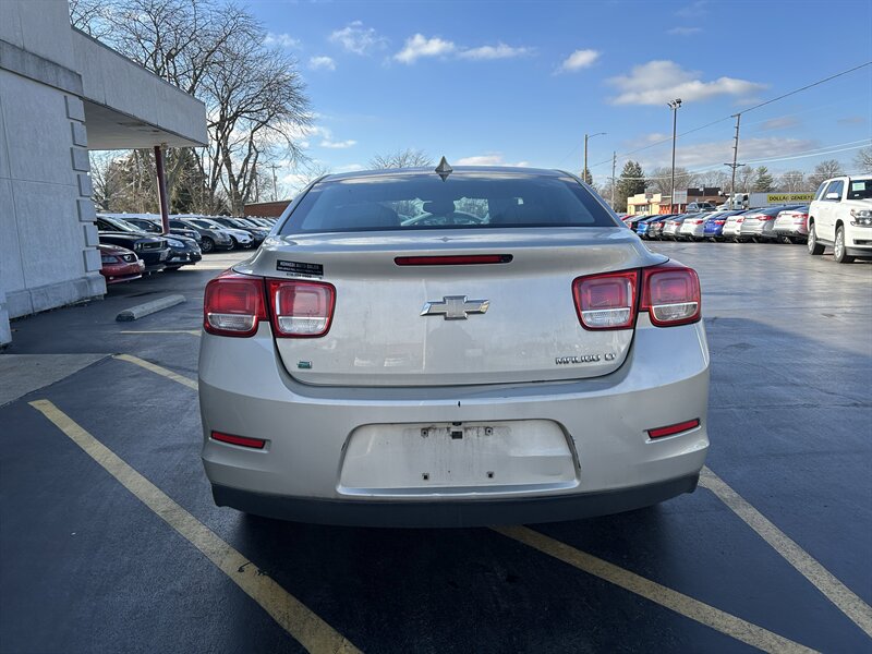 2015 Chevrolet Malibu LT - Photo 7 - Fairview Heights, IL 62208