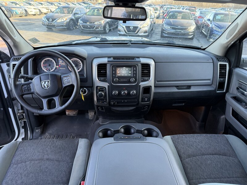2015 RAM 1500 Big Horn - Photo 11 - Cahokia, IL 62206