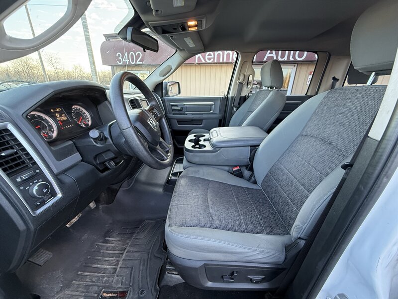 2015 RAM 1500 Big Horn - Photo 9 - Cahokia, IL 62206