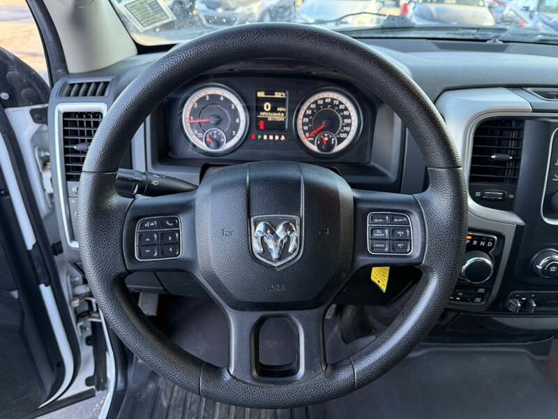 2015 RAM 1500 Big Horn - Photo 12 - Cahokia, IL 62206