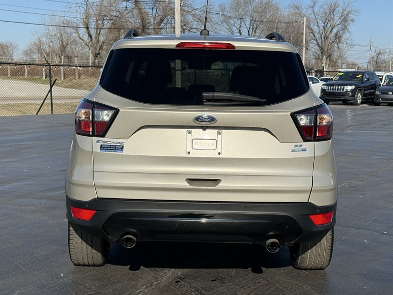 2017 Ford Escape SE - Photo 7 - Cahokia, IL 62206
