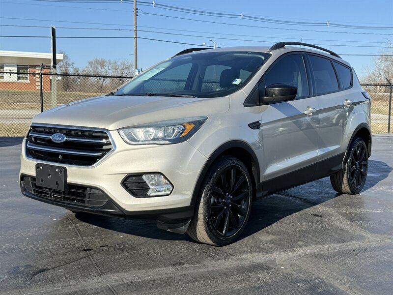 2017 Ford Escape SE   - Photo 1 - Cahokia, IL 62206
