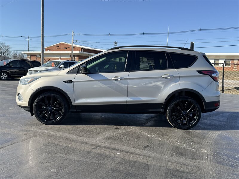 2017 Ford Escape SE - Photo 2 - Cahokia, IL 62206