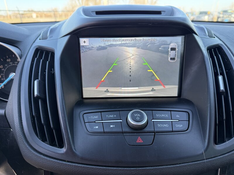 2017 Ford Escape SE - Photo 16 - Cahokia, IL 62206