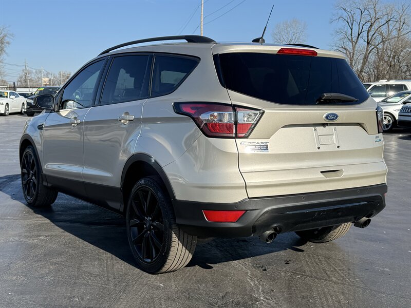 2017 Ford Escape SE - Photo 6 - Cahokia, IL 62206