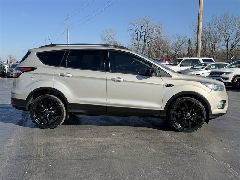 2017 Ford Escape SE - Photo 5 - Cahokia, IL 62206