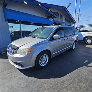 2014 Dodge Grand Caravan SXT   - Photo 1 - Belleville, IL 62223