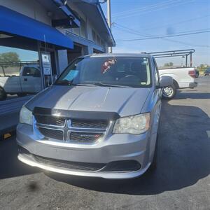 2014 Dodge Grand Caravan SXT   - Photo 3 - Belleville, IL 62223