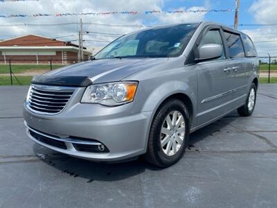 2013 Chrysler Town & Country Touring   - Photo 1 - Cahokia, IL 62206