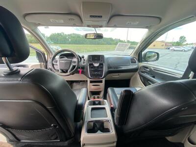 2013 Chrysler Town & Country Touring   - Photo 12 - Cahokia, IL 62206